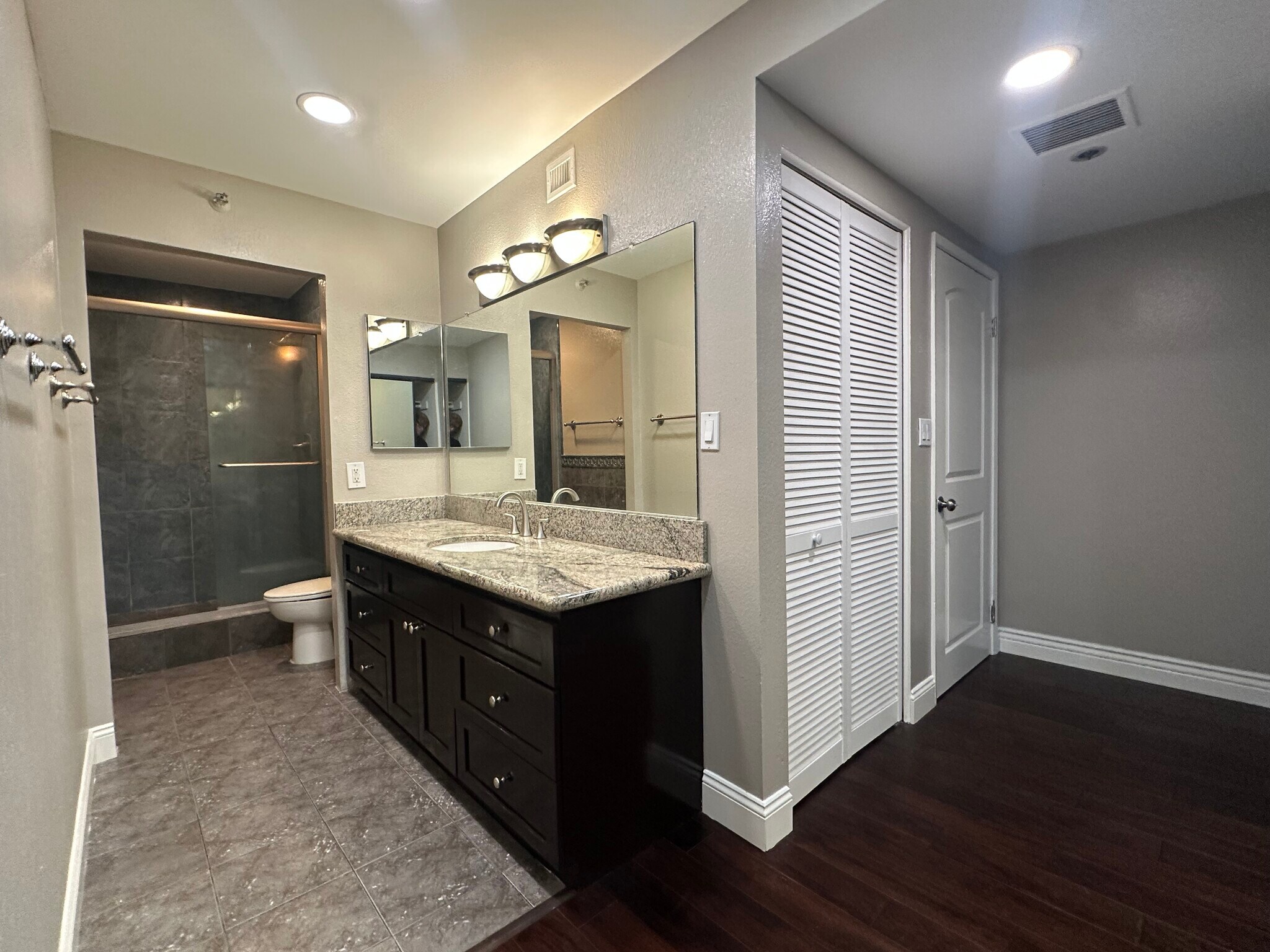 Master Bath - 600 W 9th St