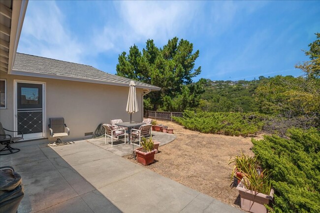 Building Photo - Beautiful 3 bed 2 bath home in San Carlos