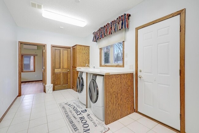 Building Photo - 11333 Welcome Ave N