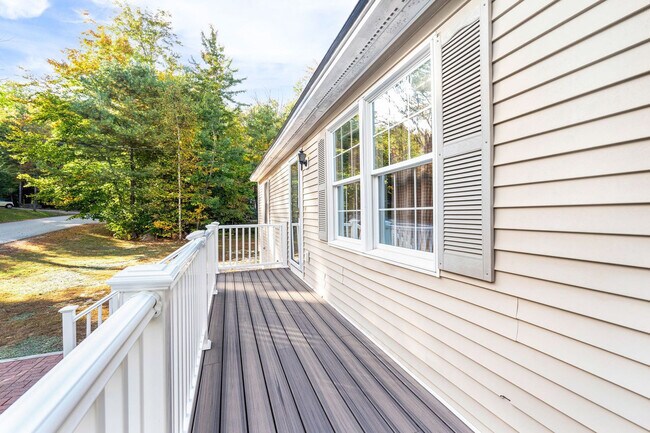 Building Photo - 291 Ash St