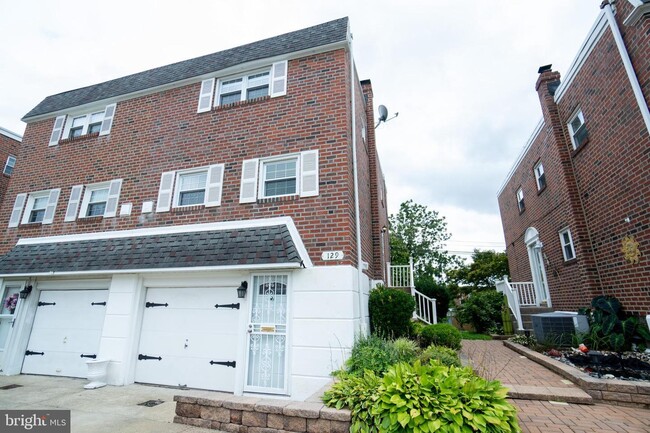 Building Photo - 129 Ridgefield Rd