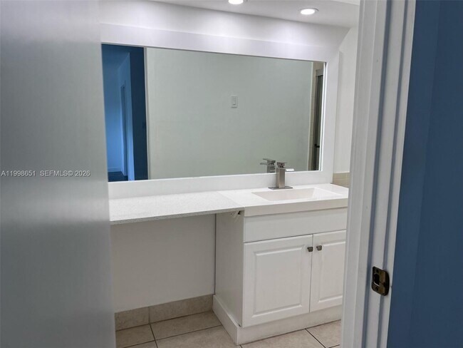 Building Photo - 1350 E Sample Rd