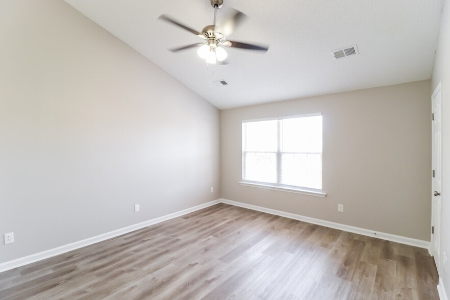 Building Photo - 2793 Oak Barn Ln
