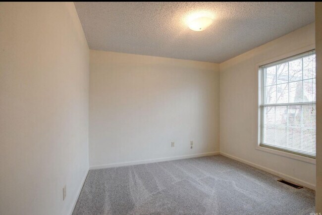 Building Photo - 894 E Sherwood Hills Dr