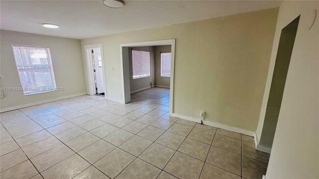 Primary Photo - 2250 NE 136th St