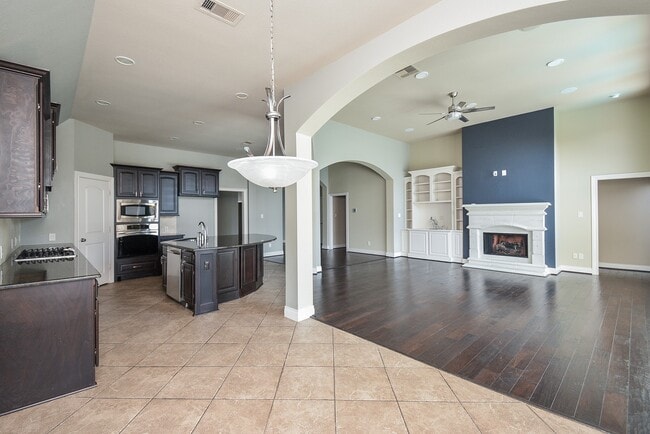 Building Photo - 28803 Davenport Dr
