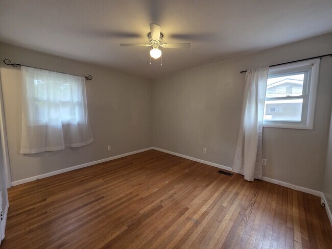 Building Photo - "Charming 3-Bed Oasis with Granite Touches in Fayetteville – 1600 Sq Ft of Comfort!"