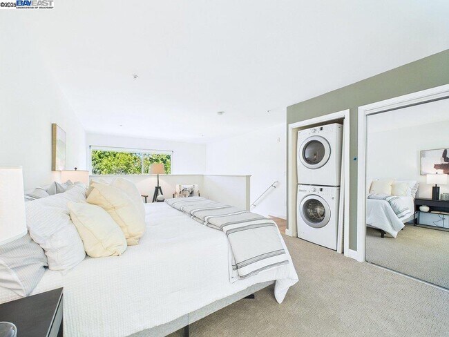 Building Photo - 485 W MacArthur Blvd