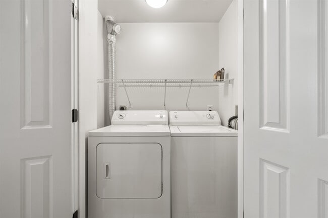 Building Photo - 287 Grand St