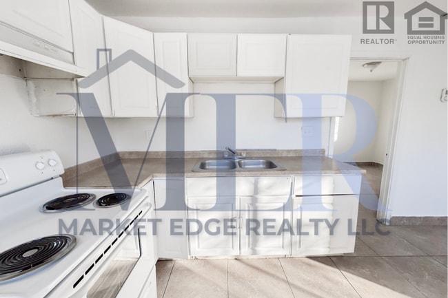 Building Photo - 1Bed/1Bath Apt at 16th St/Thomas Rd! NO CREDIT, NO BACKGROUND, NO RENTAL HISTORY CHECK!