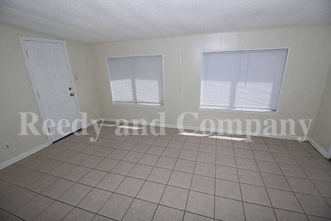 Building Photo - 5072 Cresser St