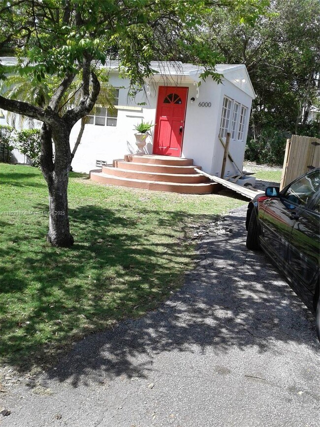 Primary Photo - 6000 SW 76th St