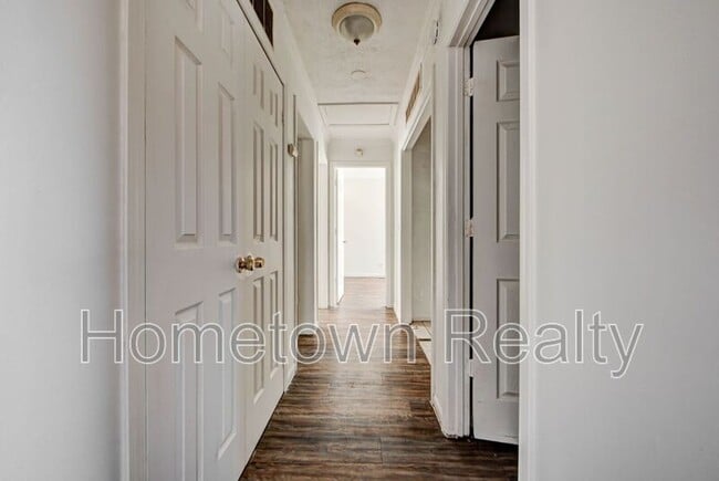 Building Photo - 2701 S Phillips Ave