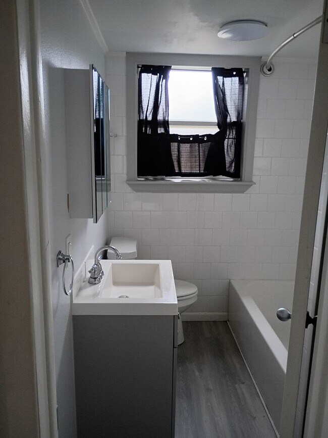 Building Photo - 5659 Ansley St