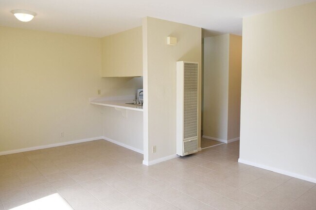 Building Photo - Upstairs 2BR/1BA North Park Apt with Assigned Parking and Laundry On-Site!