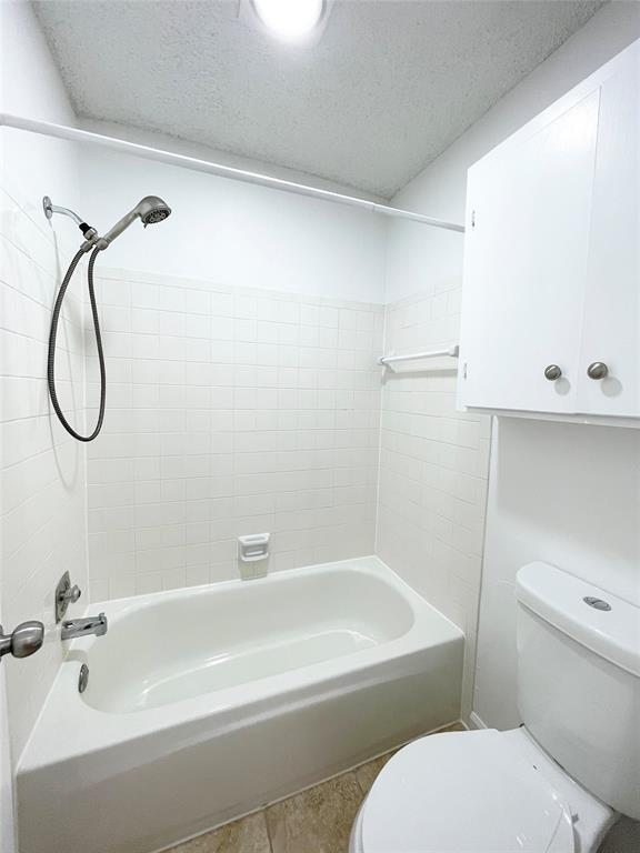 Building Photo - 13897 Hollowgreen Dr