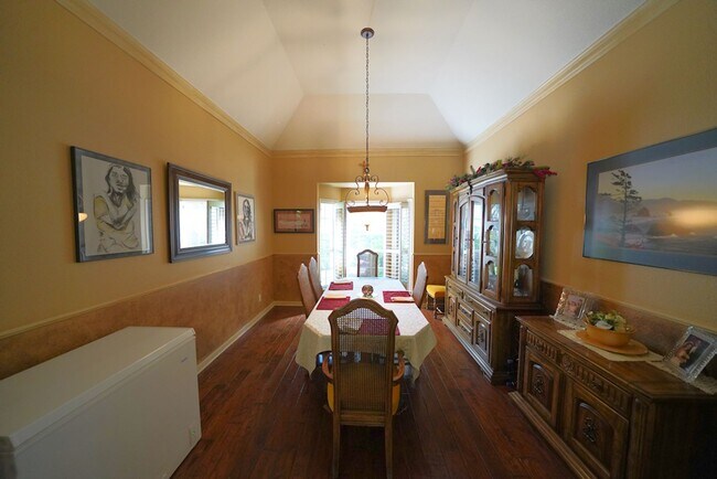 Building Photo - Gorgeous Home in the Coveted Greenshire Subdivision - Realtor Commission: $400