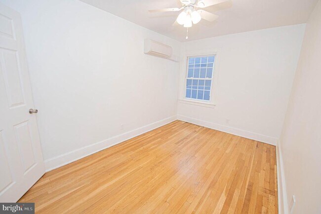 Building Photo - 308 N Division St