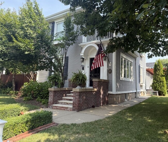 Primary Photo - 540 Monroe St