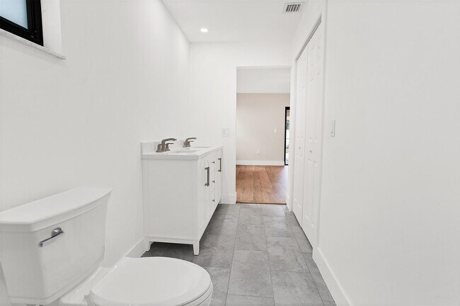 Building Photo - 391 NW 58th Ave