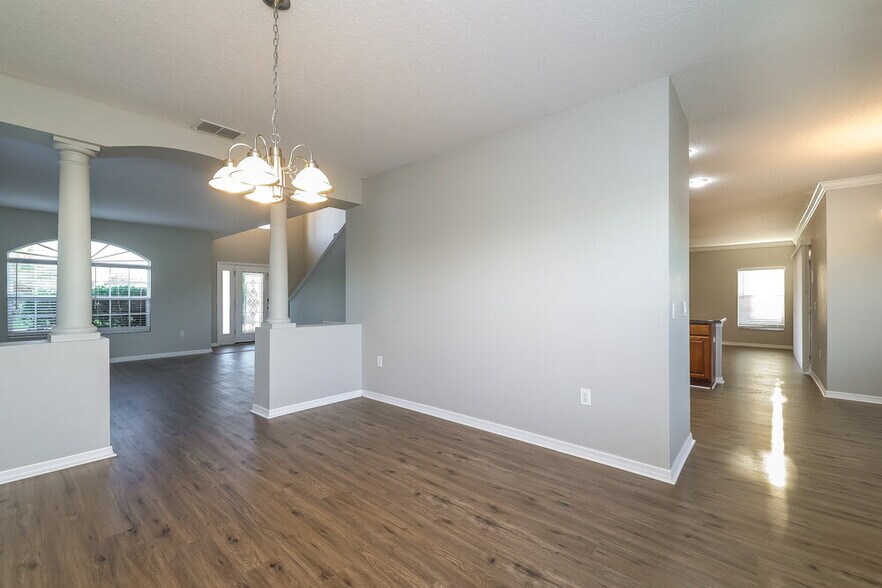 Building Photo - 349 Aldershot Ct