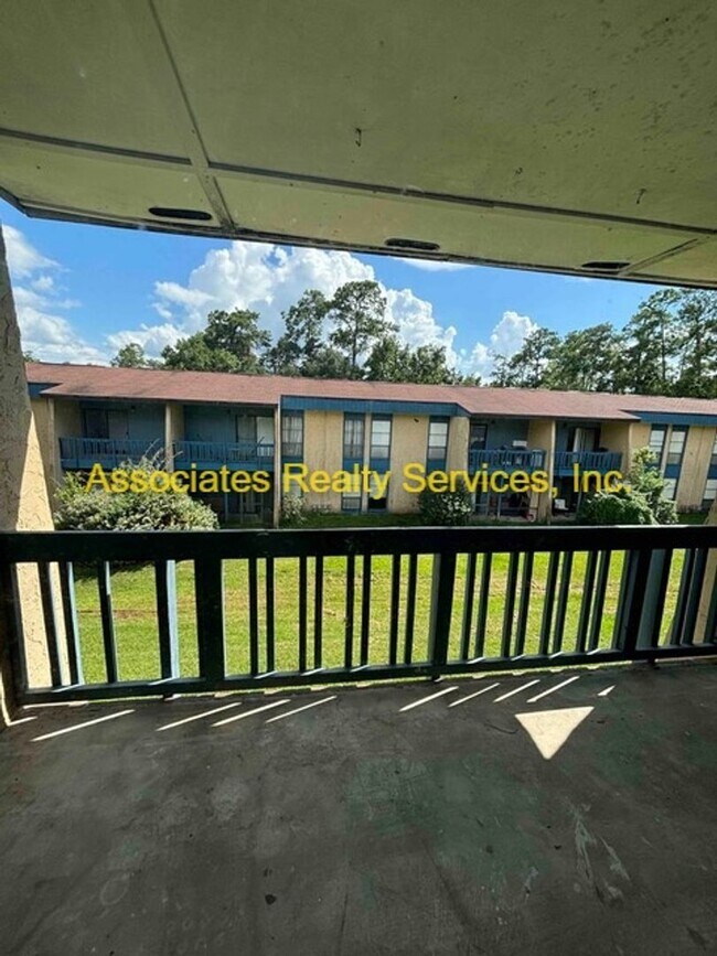 Building Photo - 2811 SW Archer Rd