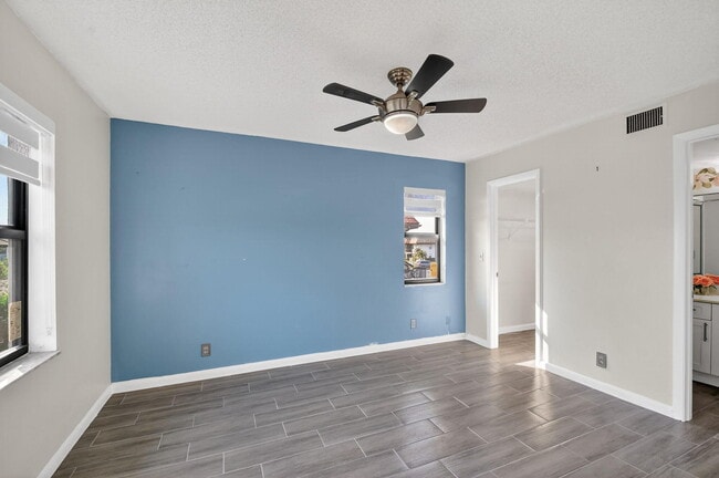 Building Photo - 7142 Golf Colony Ct