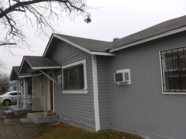 Primary Photo - 811 Cantrell Dr