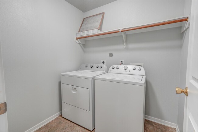 Building Photo - 18823 Elm Square Ct
