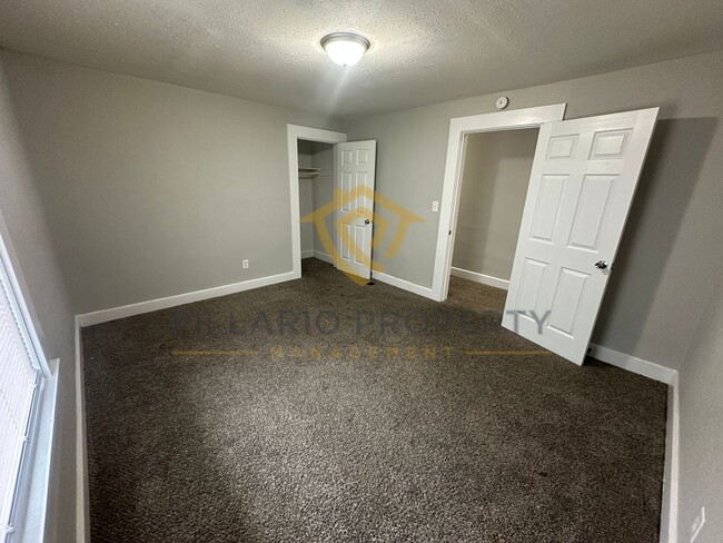 Building Photo - 2704-2704 Highland Pl