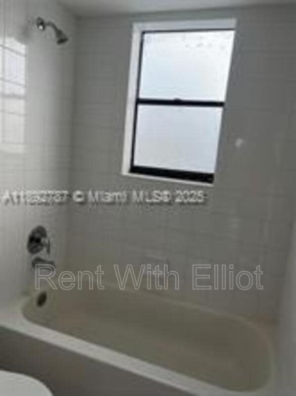 Building Photo - 500 NE 2nd St