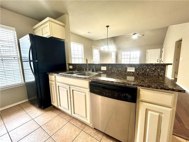 Building Photo - Craftsman style 3 bedroom 2 bath Home - Avail NOW!