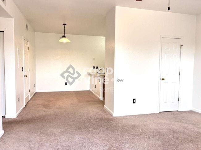 Building Photo - 1740 W 53rd Dr