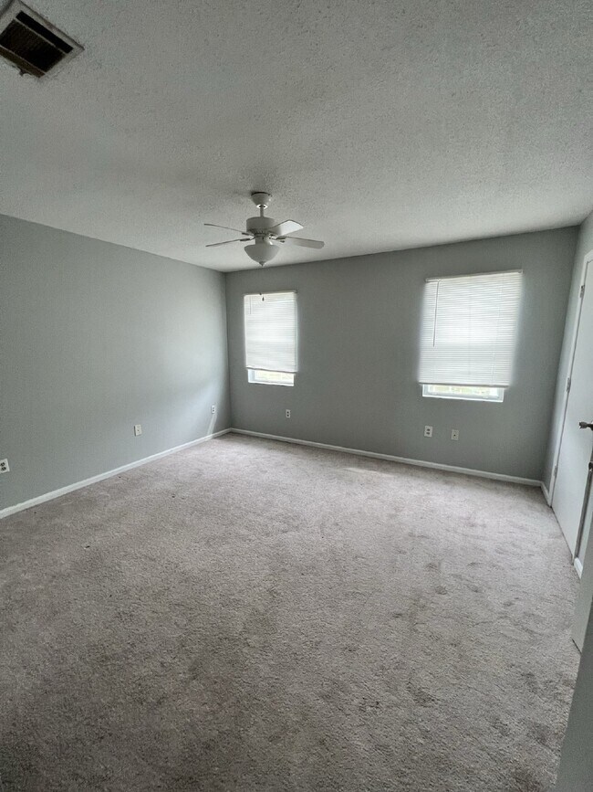 Building Photo - Townhome for Rent