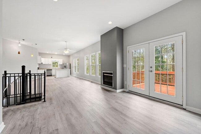 Building Photo - 880 Melody Ln