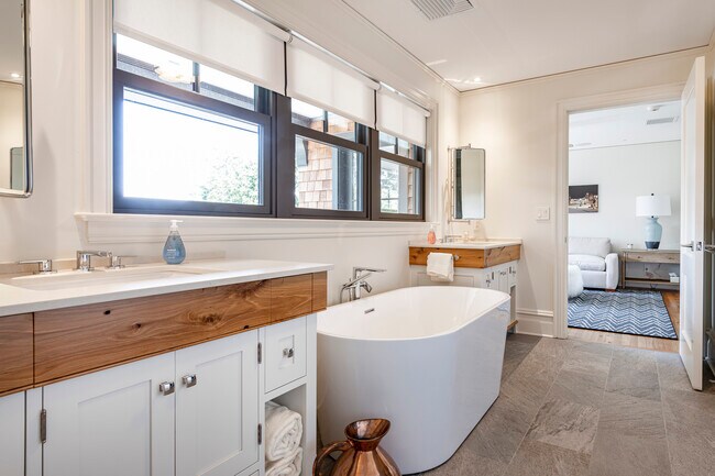 Building Photo - 9 Arlington Ave