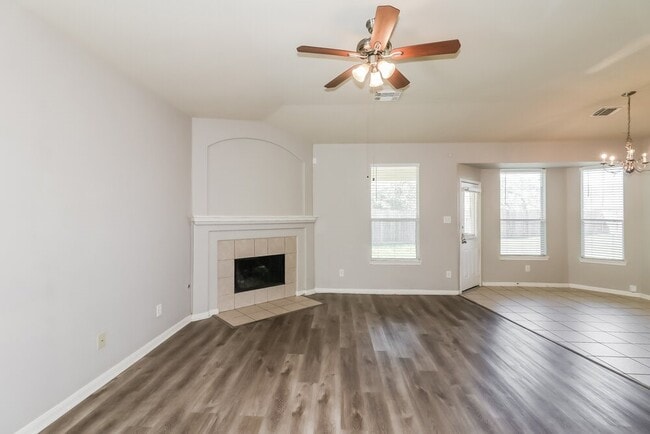 Building Photo - 5915 Ranch Riata Ct