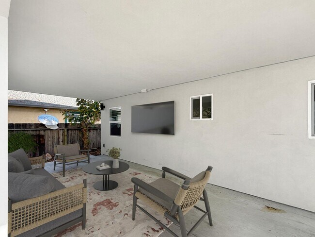 Building Photo - 2229 Pulgas Ave