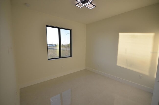 Building Photo - 2416 Diplomat Pkwy W