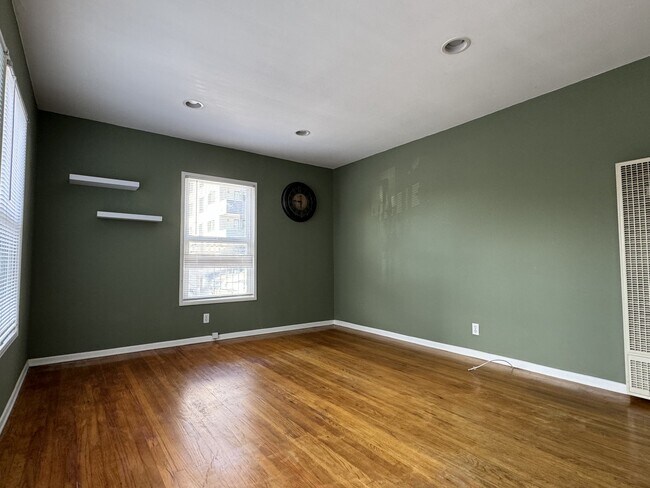 Building Photo - 3736 S Bentley Ave