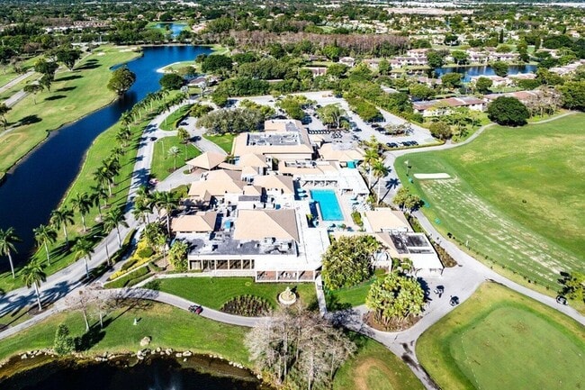 Building Photo - 8566 Casa Del Lago