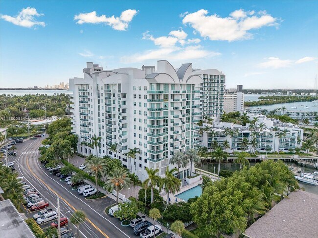 Building Photo - 7910 Harbor Island Dr