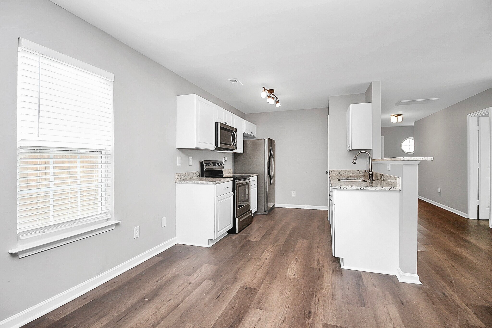 Building Photo - 3530 Crestridge Dr