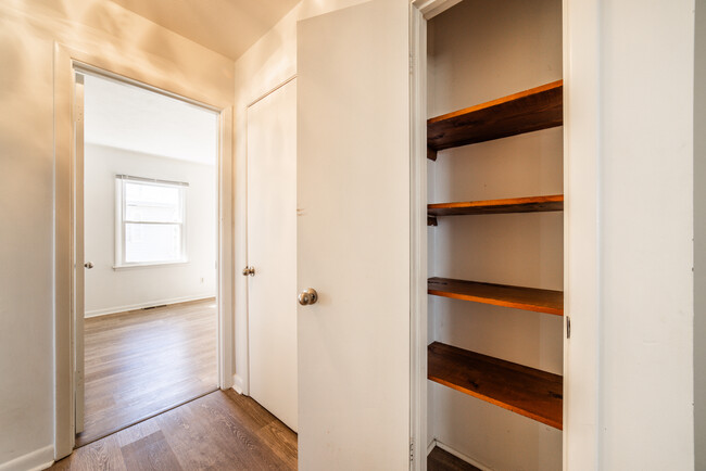 Building Photo - 908 S Maple St