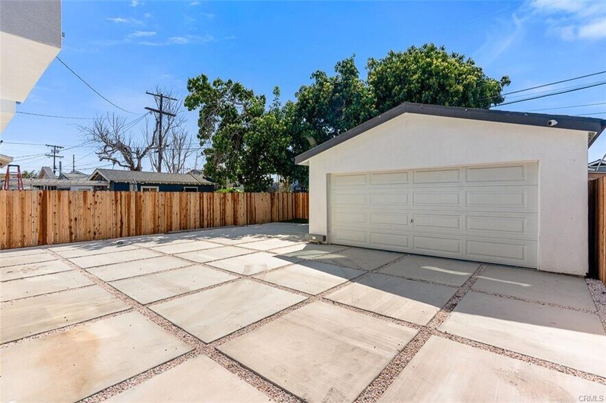 Building Photo - 136 W 48th St