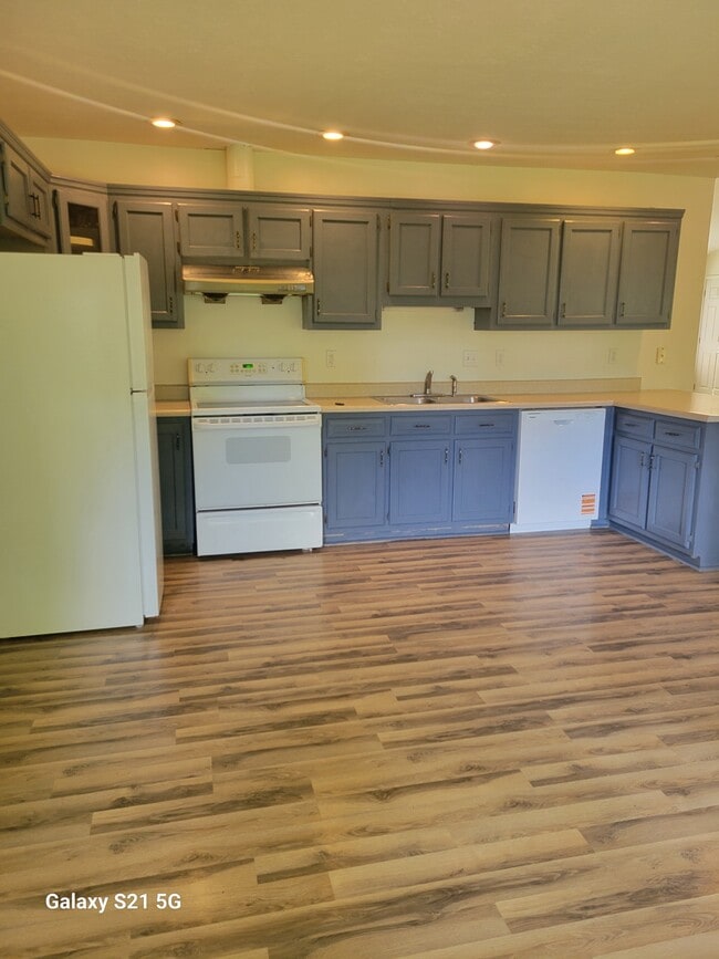 Building Photo - 739 Mockingbird Dr
