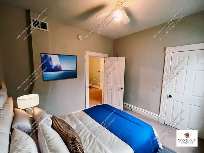 Building Photo - 4 bed 1 bath Single Family Home