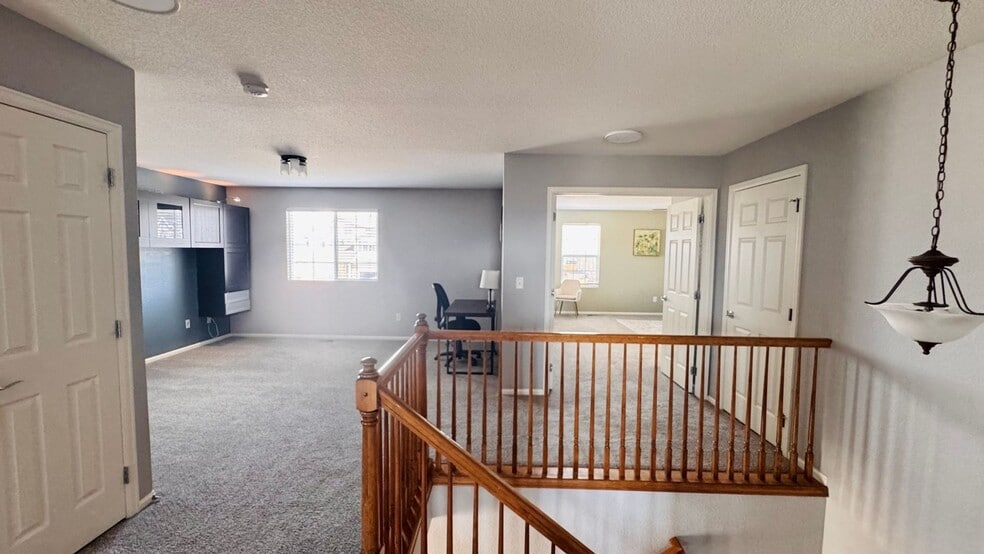 Building Photo - 2208 Buttercup St