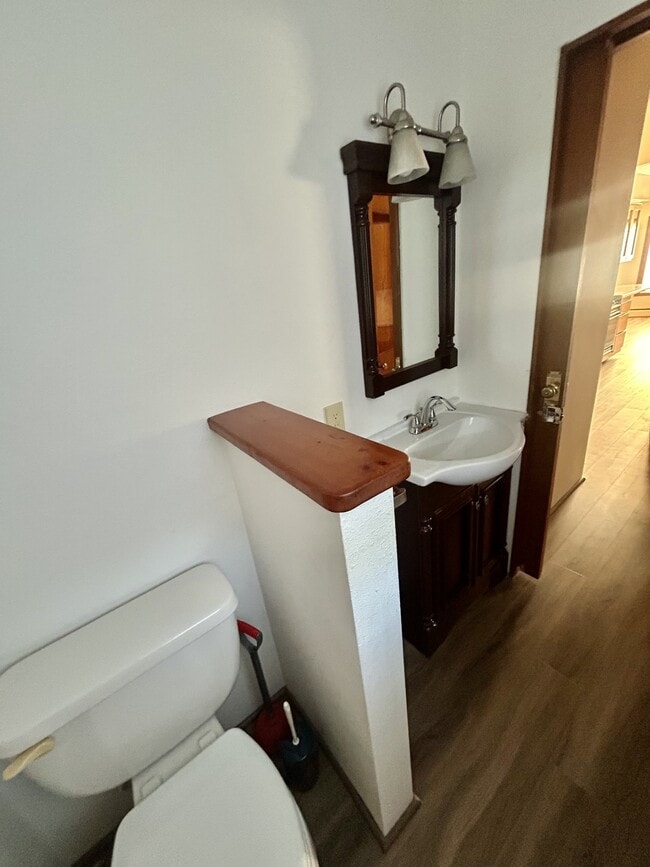 Building Photo - 606 Mead AvenueUnit A Mead