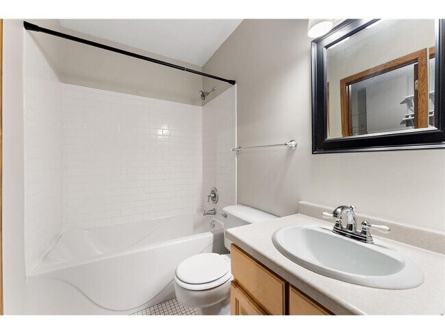 Building Photo - 311 Pleasant Ave